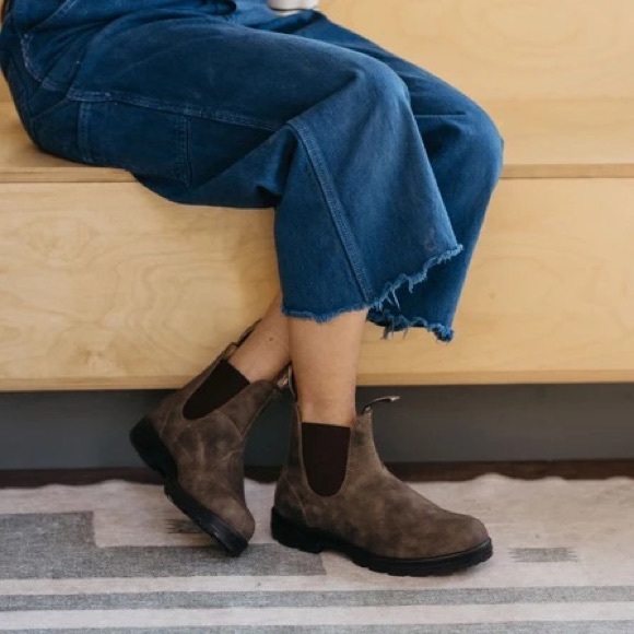 Blundstone Shoes - Blundstone Classic 550 Chelsea Boot gently used